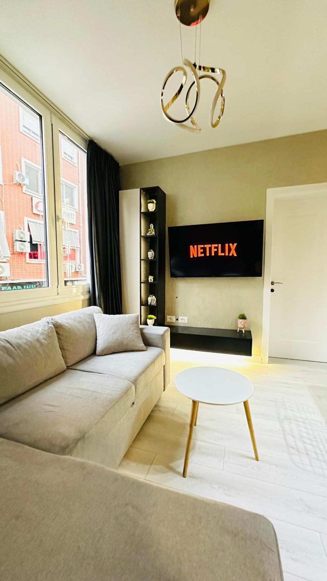 Luxurious Central Stay - Self Check-In Tirana Bagian luar foto