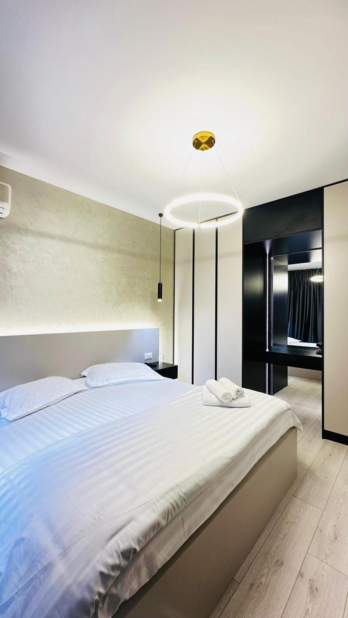 Luxurious Central Stay - Self Check-In Tirana Bagian luar foto