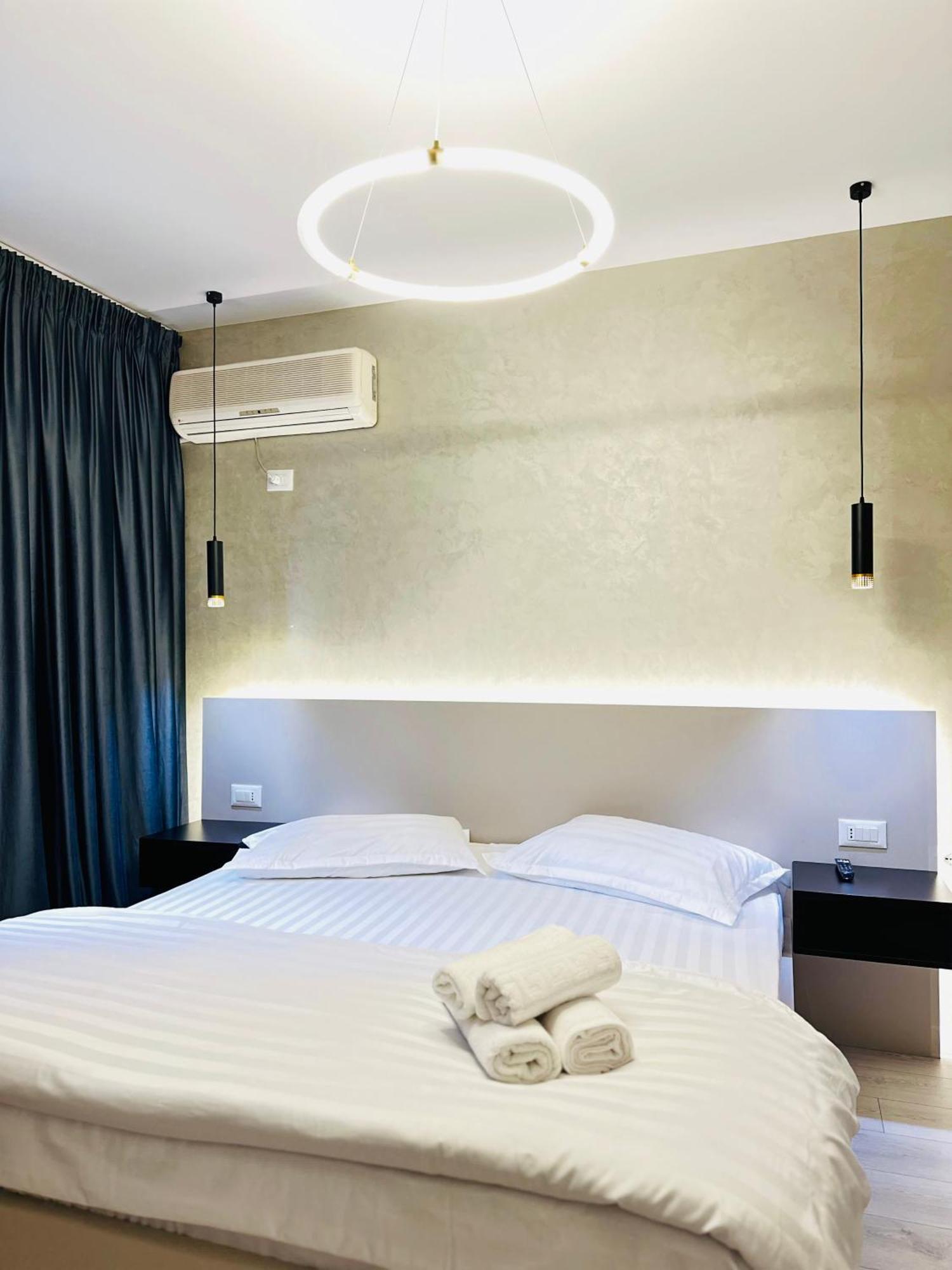 Luxurious Central Stay - Self Check-In Tirana Bagian luar foto