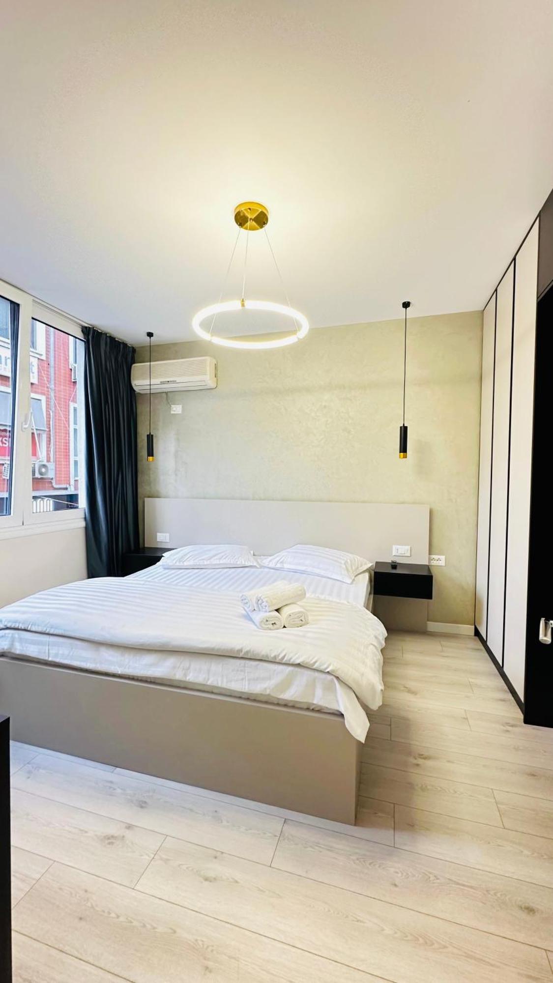 Luxurious Central Stay - Self Check-In Tirana Bagian luar foto