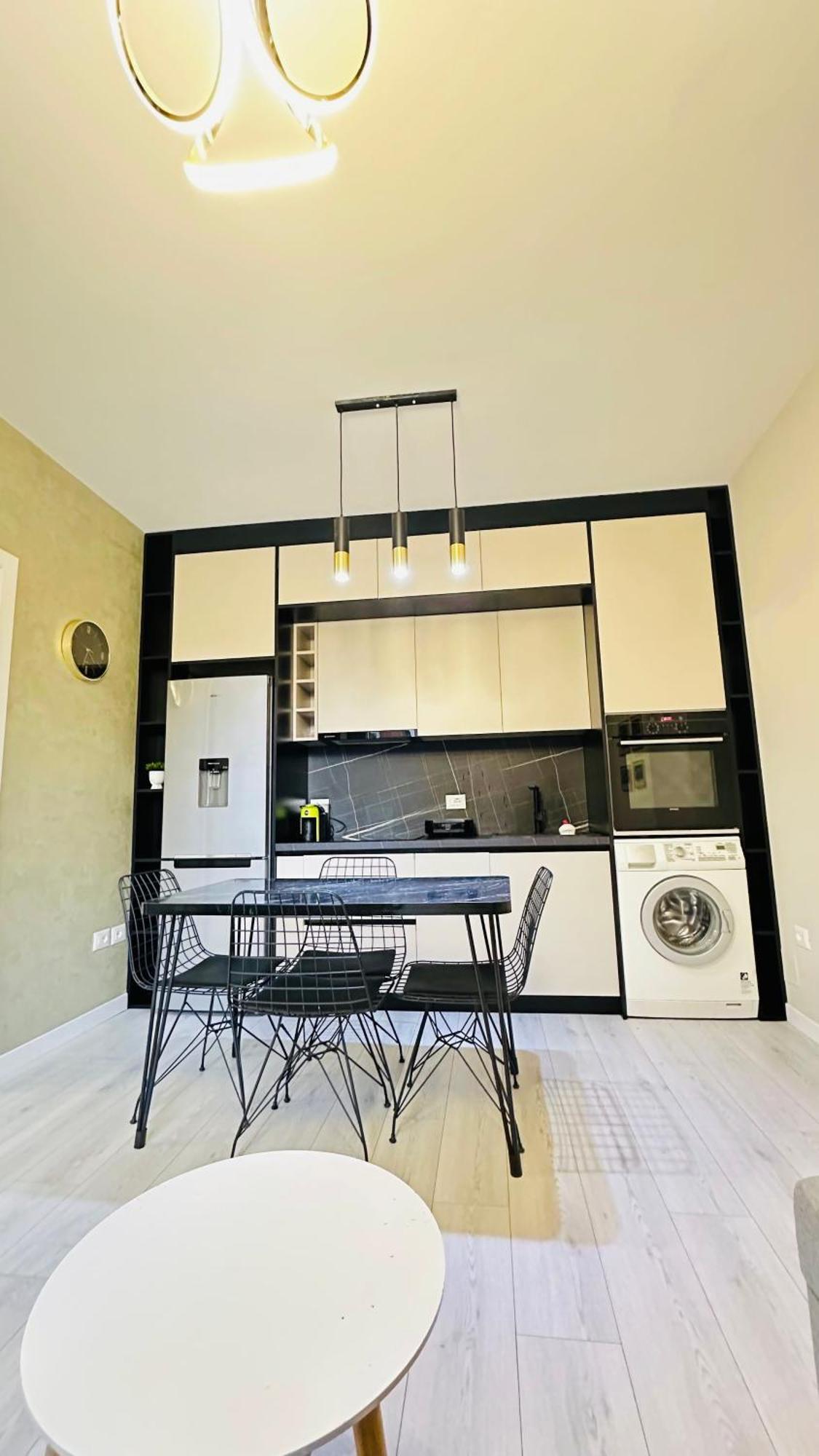 Luxurious Central Stay - Self Check-In Tirana Bagian luar foto