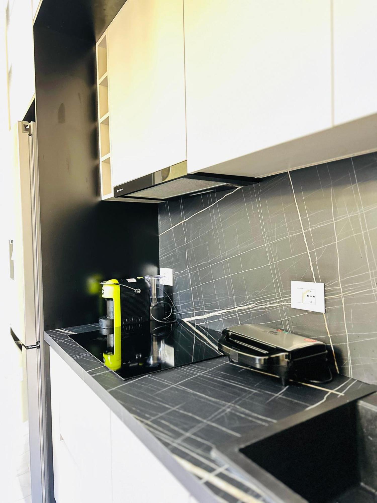 Luxurious Central Stay - Self Check-In Tirana Bagian luar foto