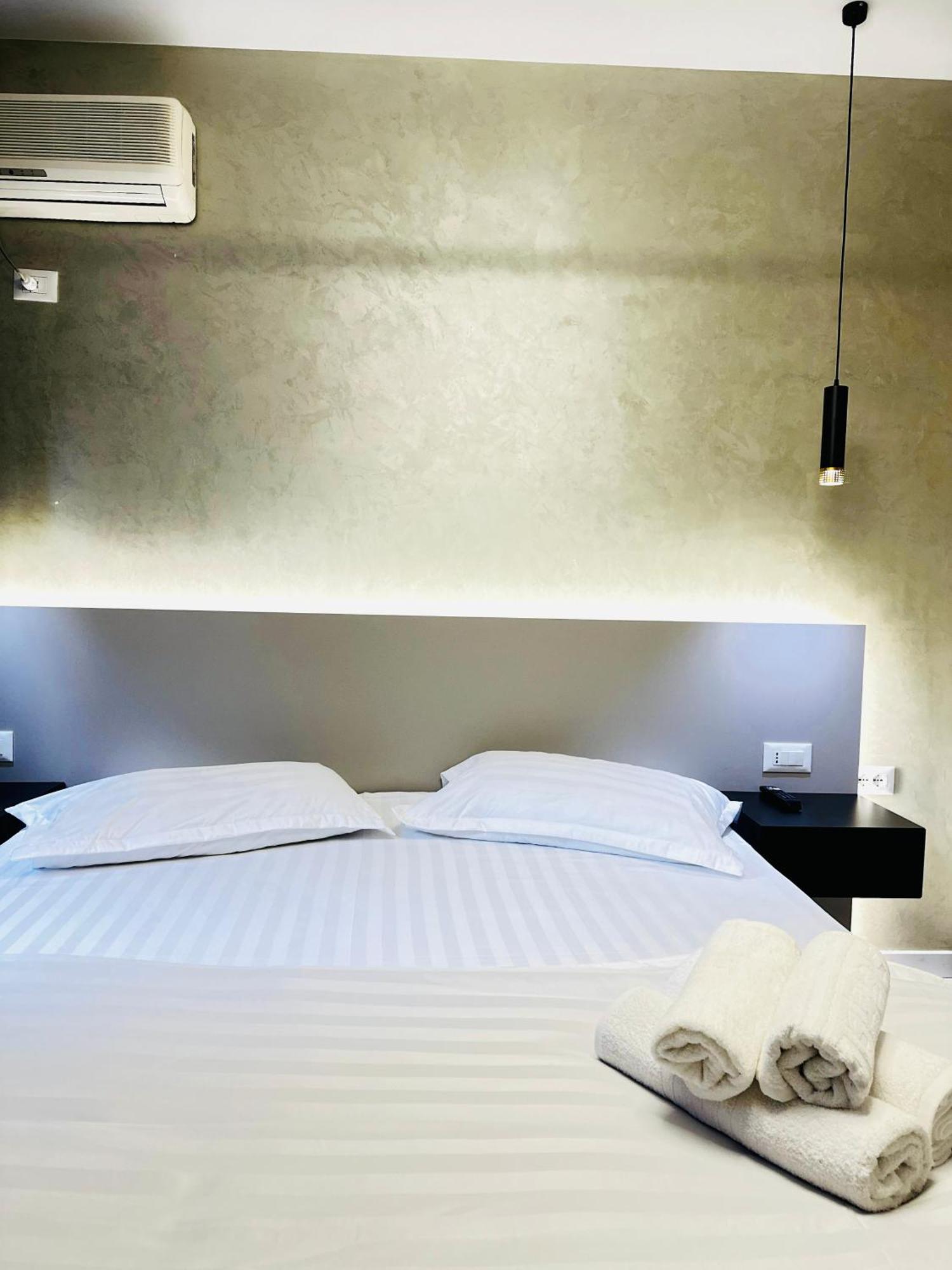 Luxurious Central Stay - Self Check-In Tirana Bagian luar foto