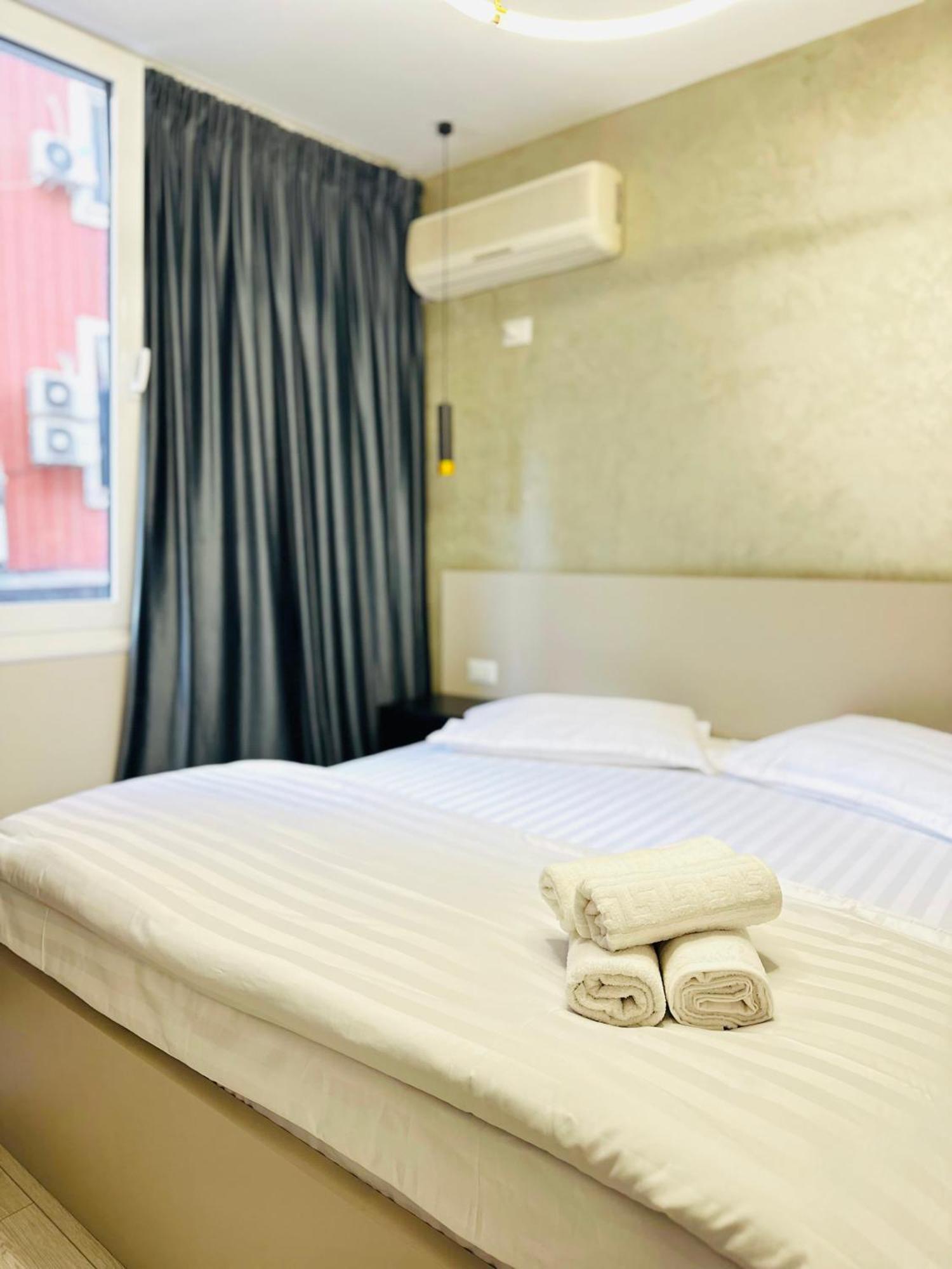 Luxurious Central Stay - Self Check-In Tirana Bagian luar foto