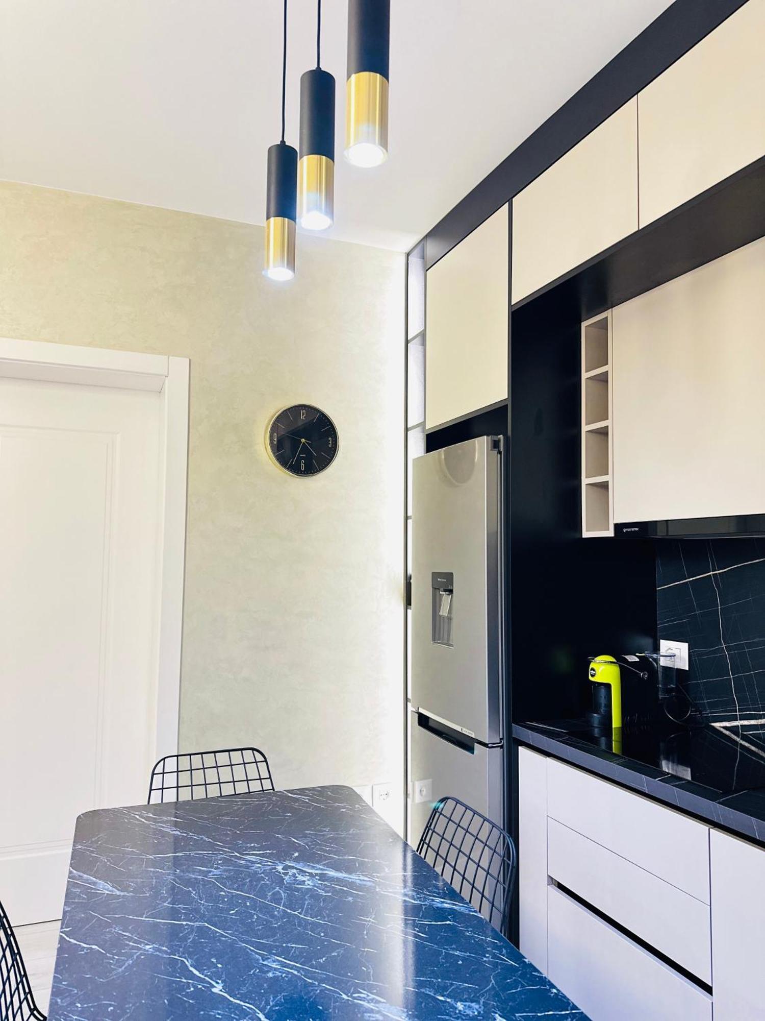 Luxurious Central Stay - Self Check-In Tirana Bagian luar foto