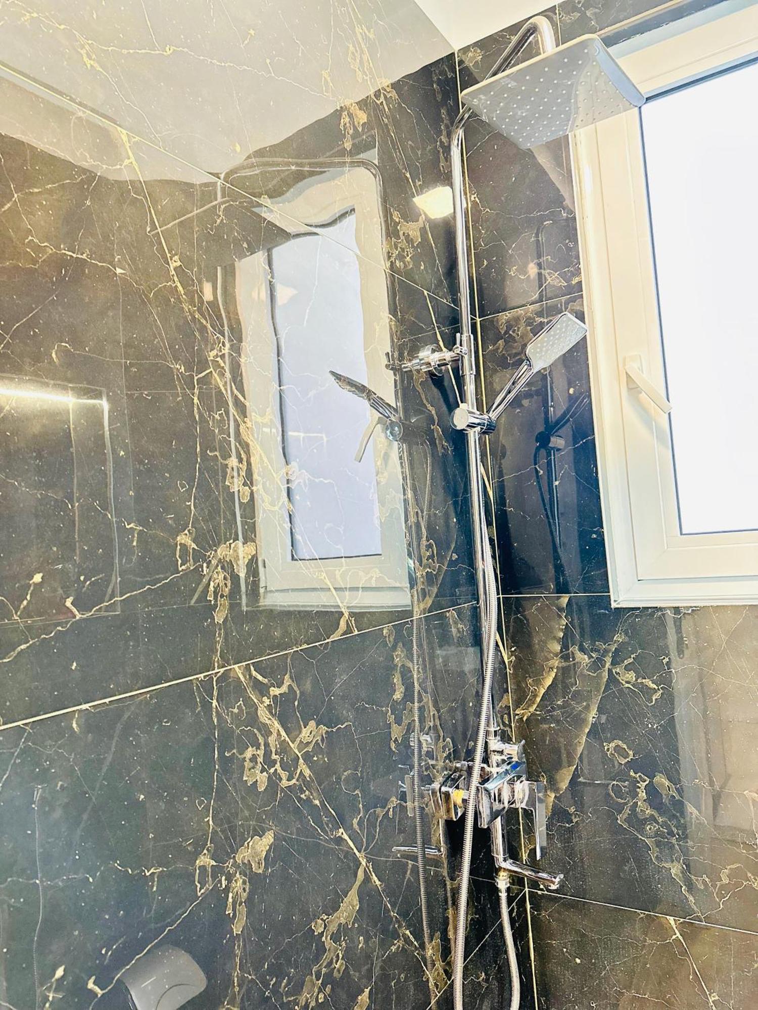 Luxurious Central Stay - Self Check-In Tirana Bagian luar foto