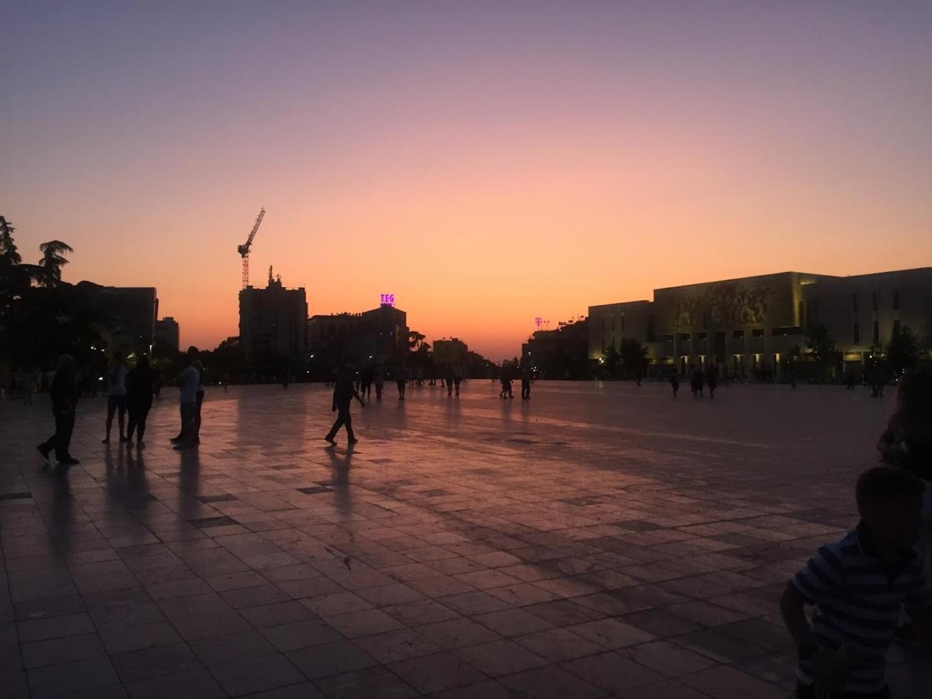 Luxurious Central Stay - Self Check-In Tirana Bagian luar foto